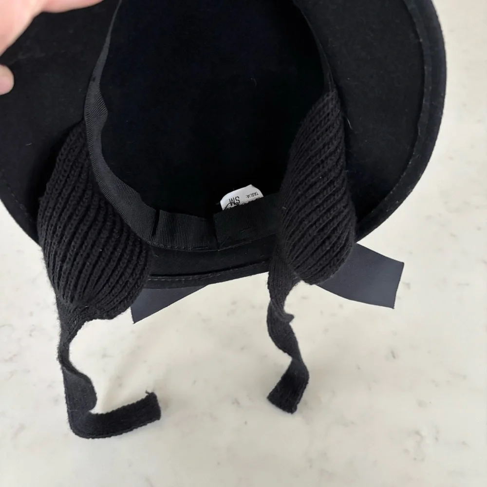 Carole‎ Amper Black Velvet Hat